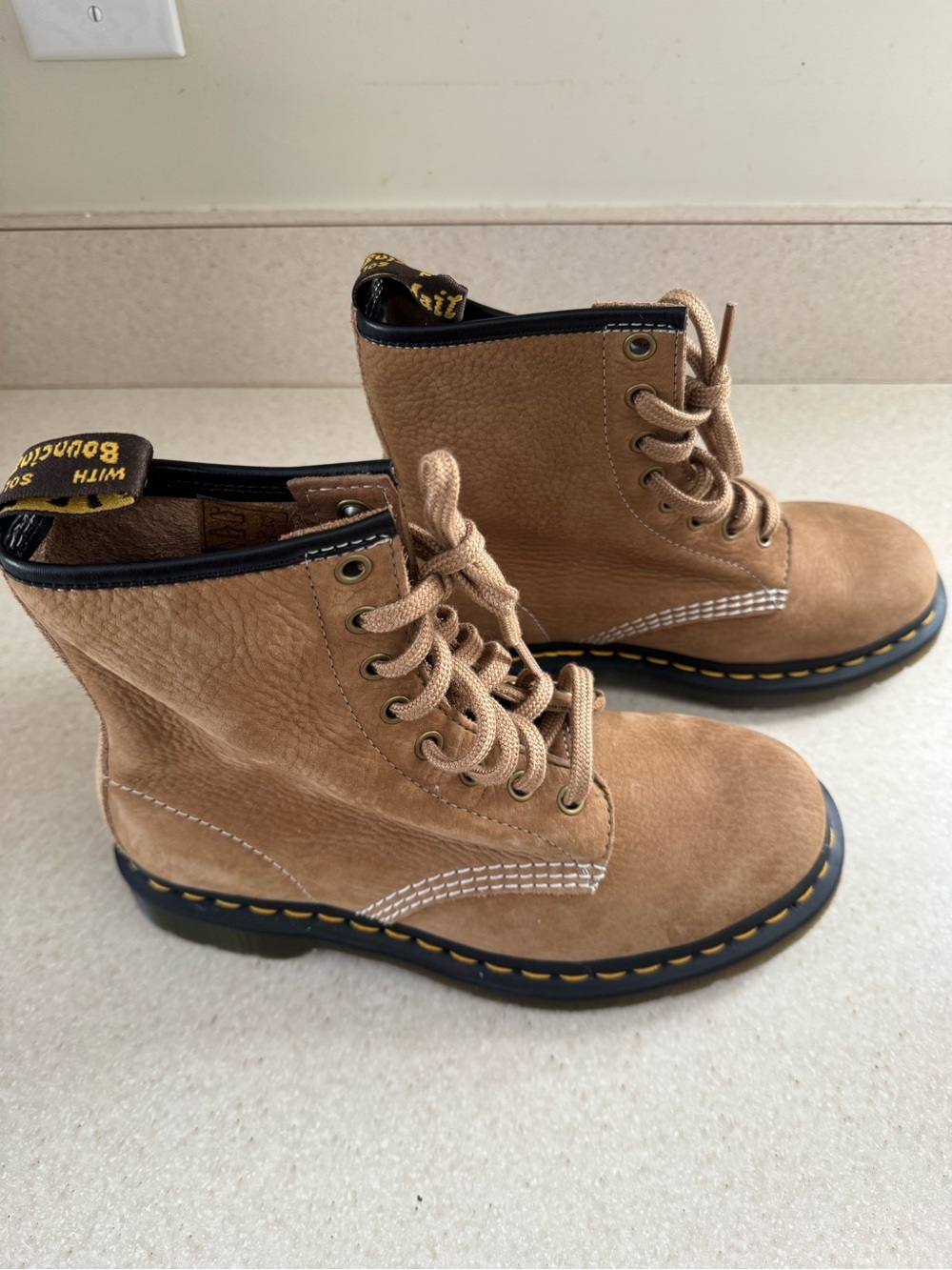 Dr Martens SAVANNAH TAN TUMBLED NUBUCK E.H.SUEDE 1460 8-Eye Laceup Boots. W7, M6